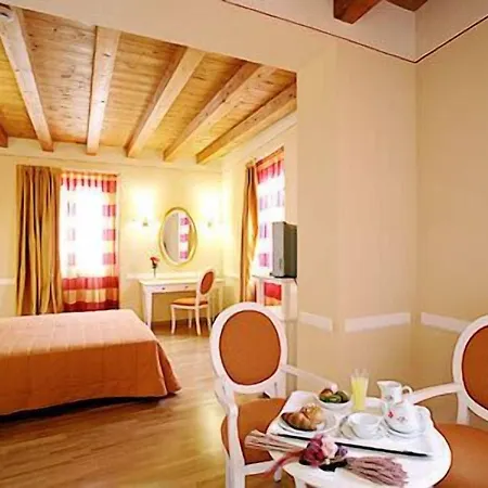 カーサ ローマニョージ ホテル 4*